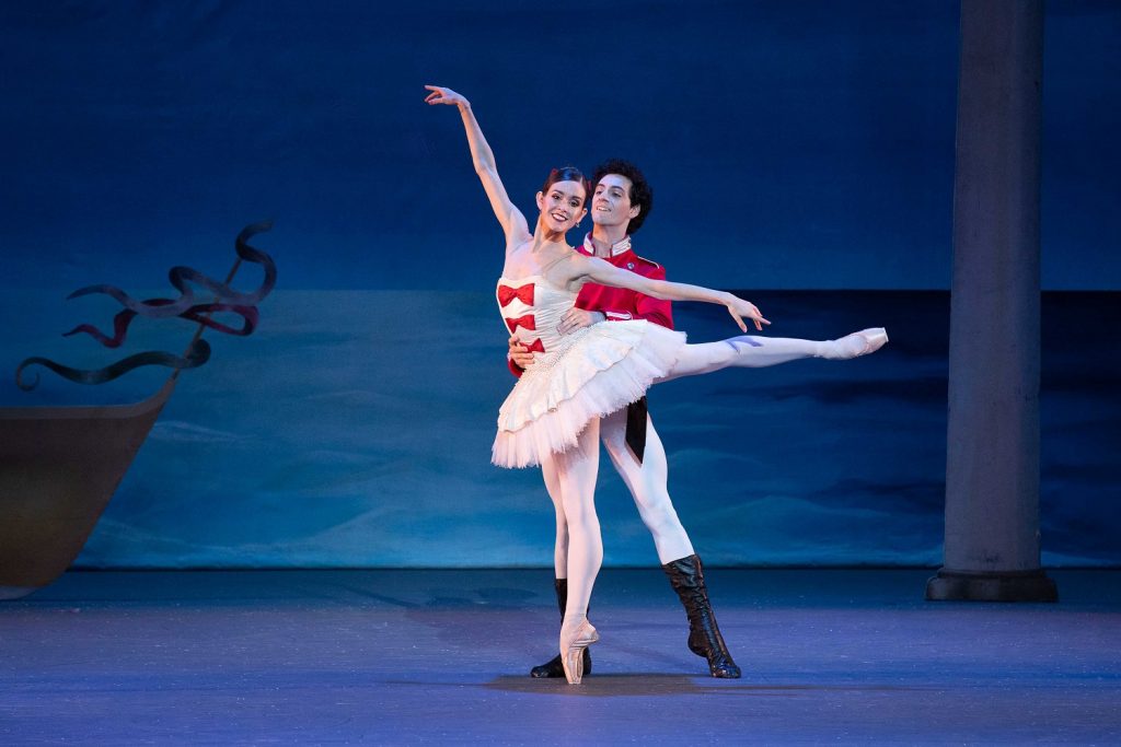 Los Angeles Ballet's Nutcracker - Petra Conti, Tigran Sargsyan; Photo: Reed Hutchinson