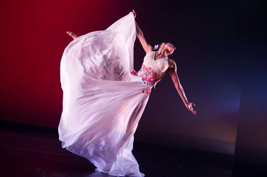 Ballet Hispánico in Con Abrazos Abiertos by Michelle Manzanales - Photo by Paula Lobo