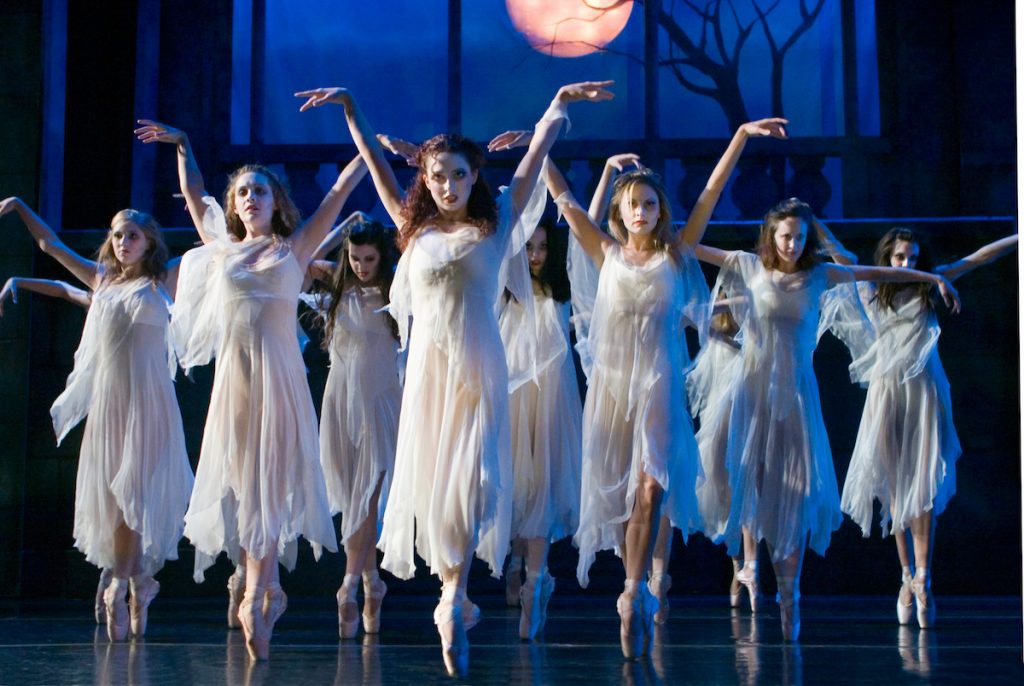 Inland Pacific Ballet in “Dracula.” Photo by E.Y. Yanagi.
