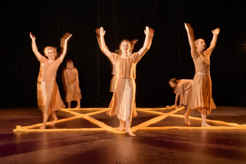 Los Angeles Choreographers & Dancers/Louise Reichlin & Dancers - "Jewish Child's Story Part II" - Photo by George Simian
