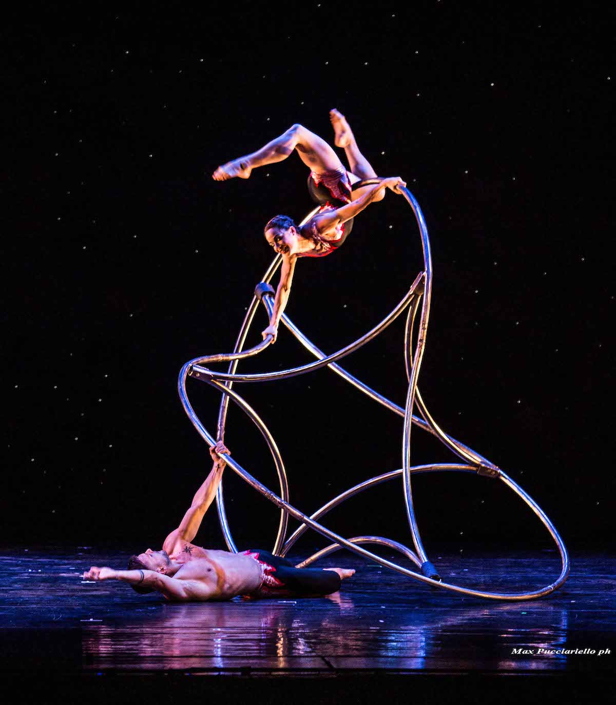 Momix in “Viva MOMIX.” Photo courtesy of the artists.