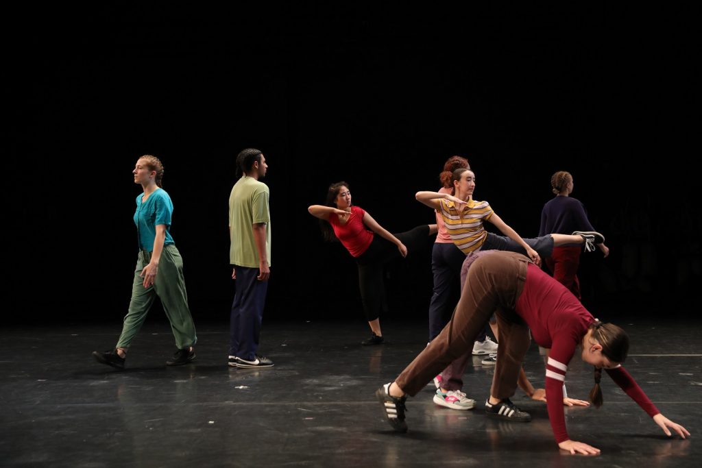"Diagonal (part of Terrain)", Original choreography by Yvonne Rainer (1963/2019) Staged by Sara Wookey - Photo by Rafael Hernandez, Courtesy of CalArts