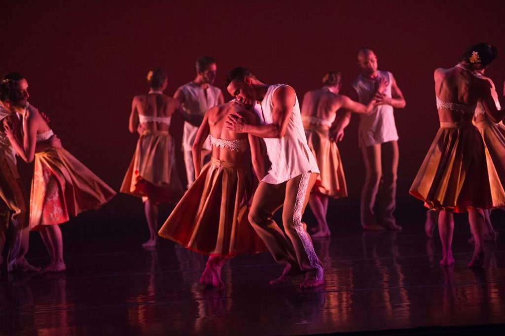 Ballet Hispánico performs "Con Brazos Abietos" choreographed by Michelle Manzanales - Photo by Paula Lobo, courtesy of The Music Center