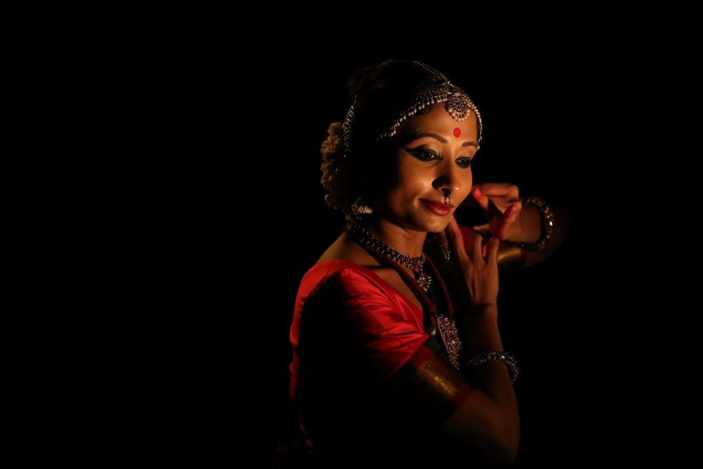 Neha Mondal Chakravarty (Bharatanatyam) - Photo by Santosh Raj Photozone