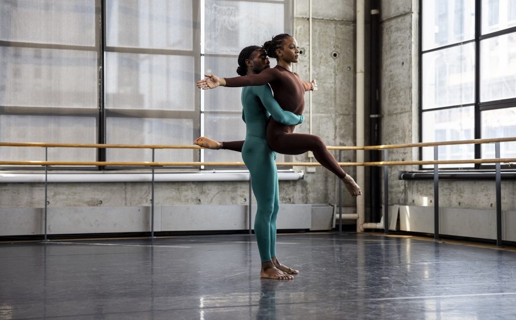 "Landrover" by Merce Cunningham - Dancers Jacquelin Harris (brown costume) and Chalvar Monteiro (teal costume) - Photo by Maria Baranova