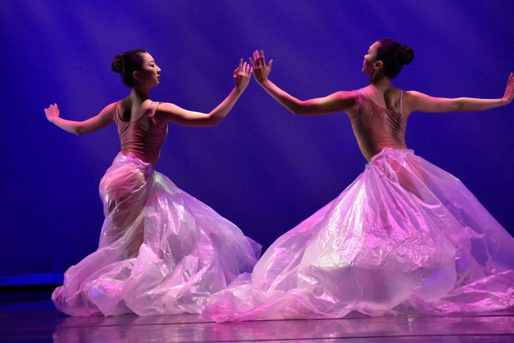 Nai-Ni Chen Dance Company - "Lumenscience" - Photo by Sylvia Chiang, courtesy of Michelle Tabnick PR