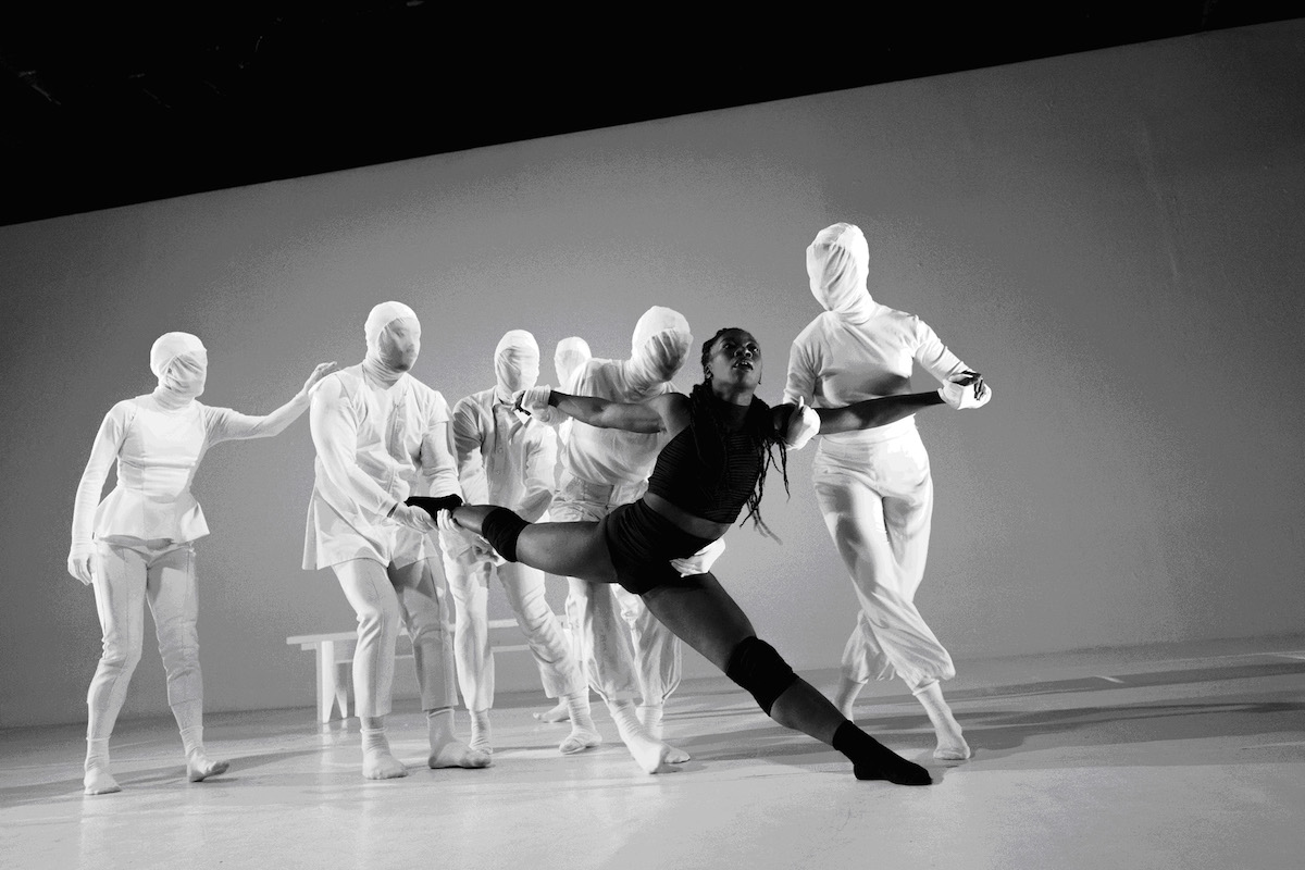 LA Contemporary Dance Company. Photo by Robbie Sweeny