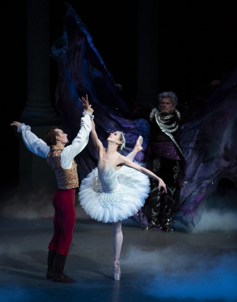 Pacific Northwest Ballet principal dancer Lesley Rausch and soloist James Kirby Rogers (with Otto Neubert) in Kent Stowell’s Swan Lake - Photo © Angela Sterling