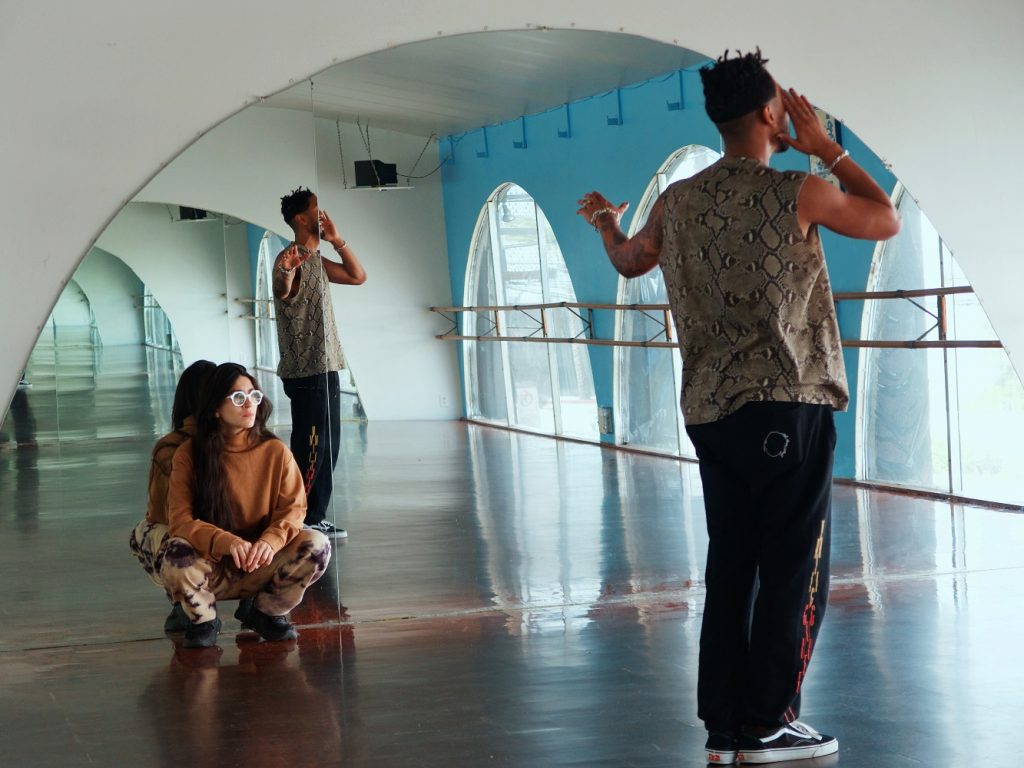 Toogie Barcelo and Migel in rehearsal - Photo courtesy of the artist