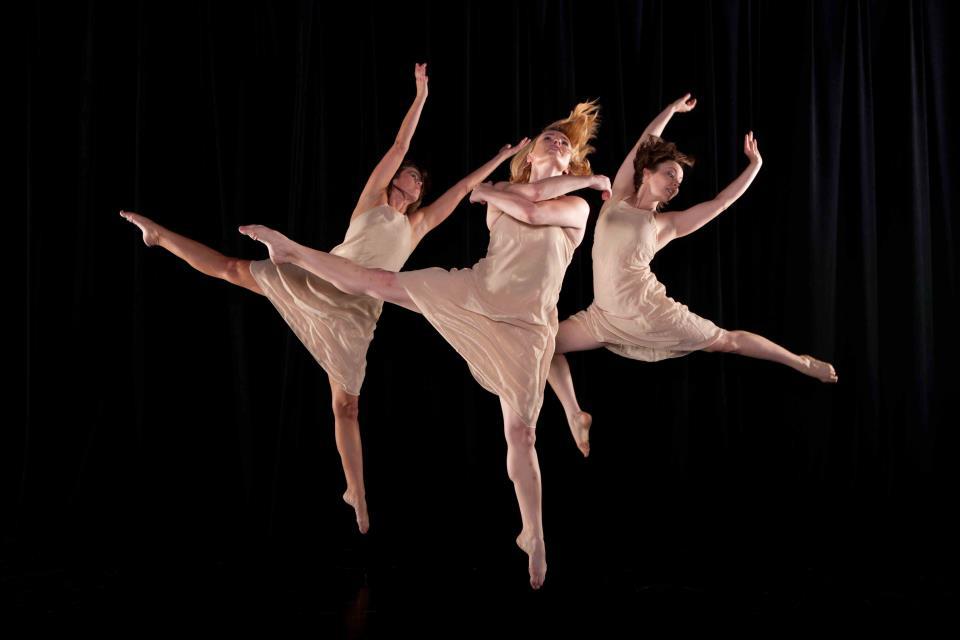 Lineage Dance - (L-R) Tara Coker, Michelle Kolb, Teya Wolvington - Photo by Mario Barberio