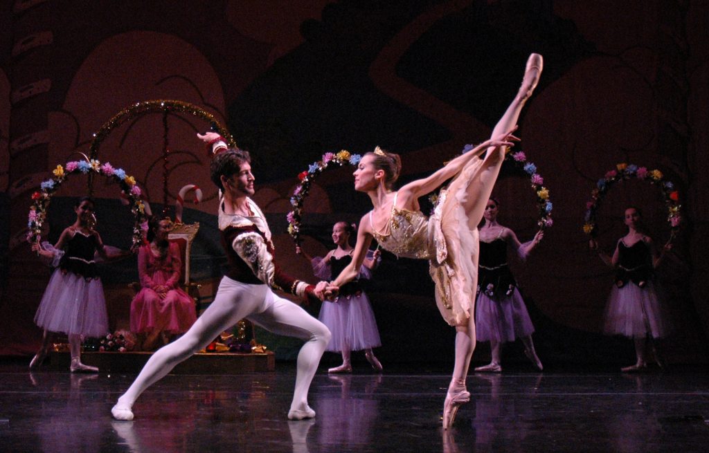 Pacific Ballet Dance Theatre in " The Nutcracker" - Photo by Tom Pease