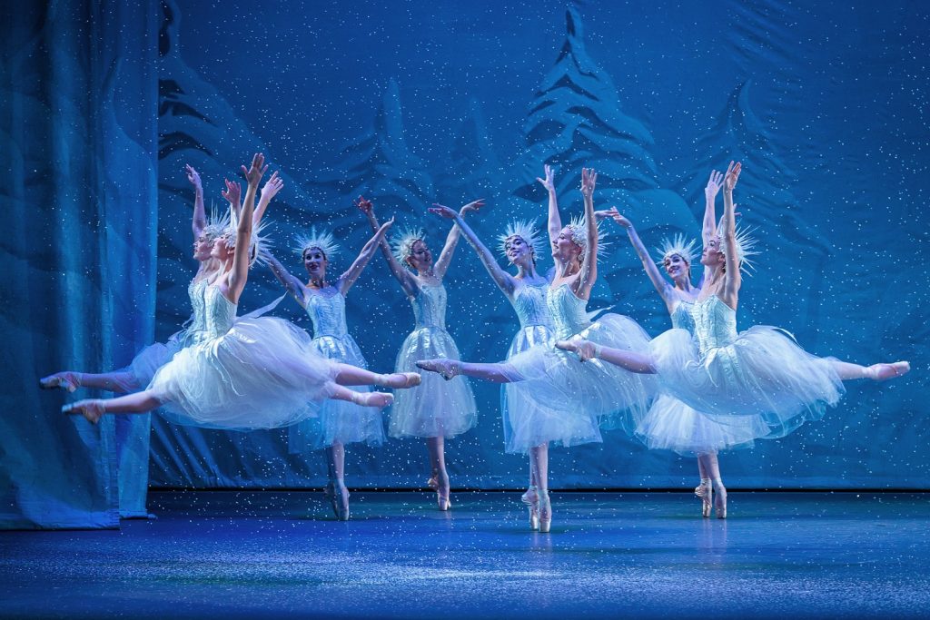 Los Angeles Ballet Ensemble - The Nutcracker (Snow) - Photo by Reed Hutchinson