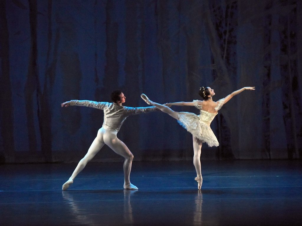 Hee Seo and Cory Stearns in ABT's "The Nutcracker" - Photo by Doug Gifford.