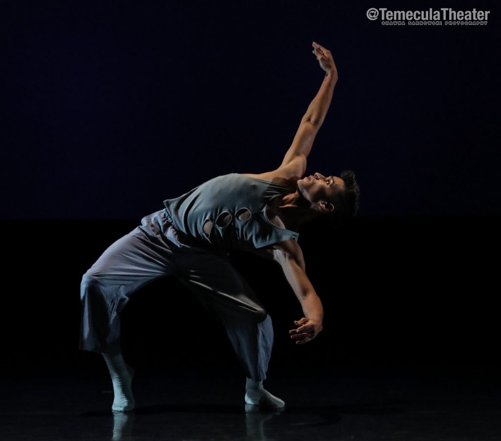 Backhausdance - The Emergent Self (2022) - Choreography by Amanda Kay White, associate artistic director, Backhausdance - Photo by Shawna Sarnowski