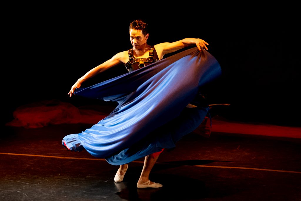 Awe & Wonder - "Rising" - Choreography by Albertossy Espinoza - Photo by Sarah Catania