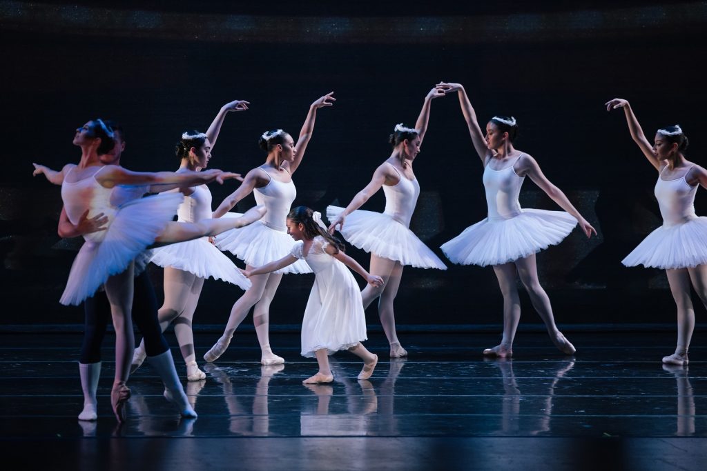 Ayla Natalia Mohtashami and company members in "The White Feather" - Photo by Sam Zauscher